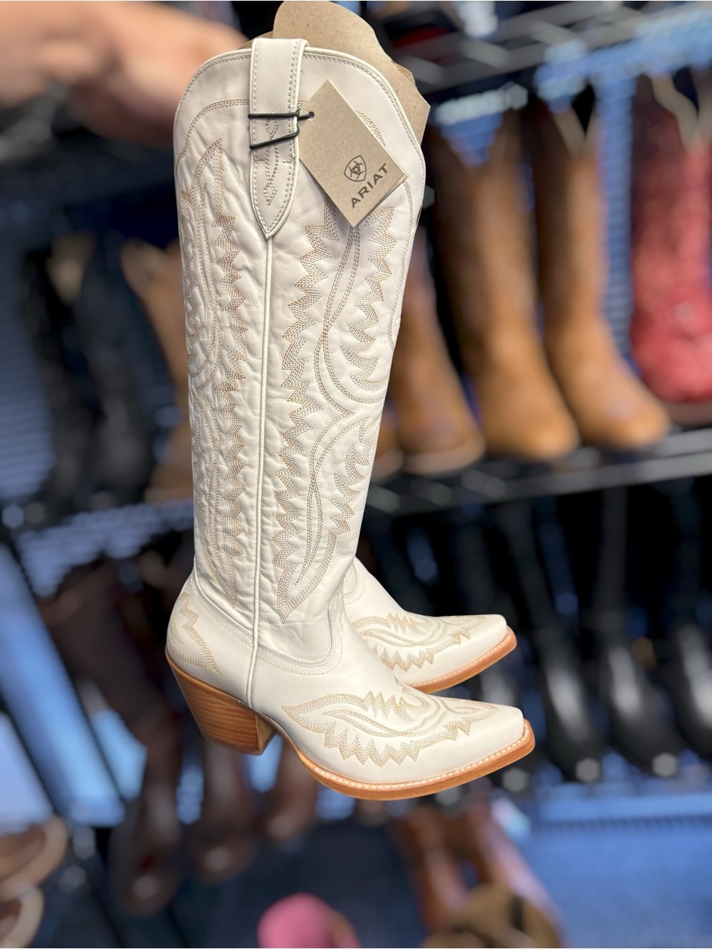 ARIAT WOMEN'S CASANOVA WESTERN
BOOTS - SNIP TOE VINTAGE BLANCO FESTIVAL BOOT 7.5